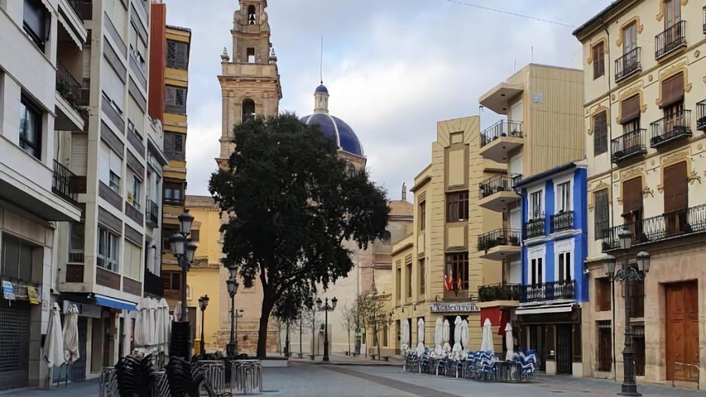 La plaza del Ayuntamiento de Sueca acogerá una concentración de repulsa por el parricidio.