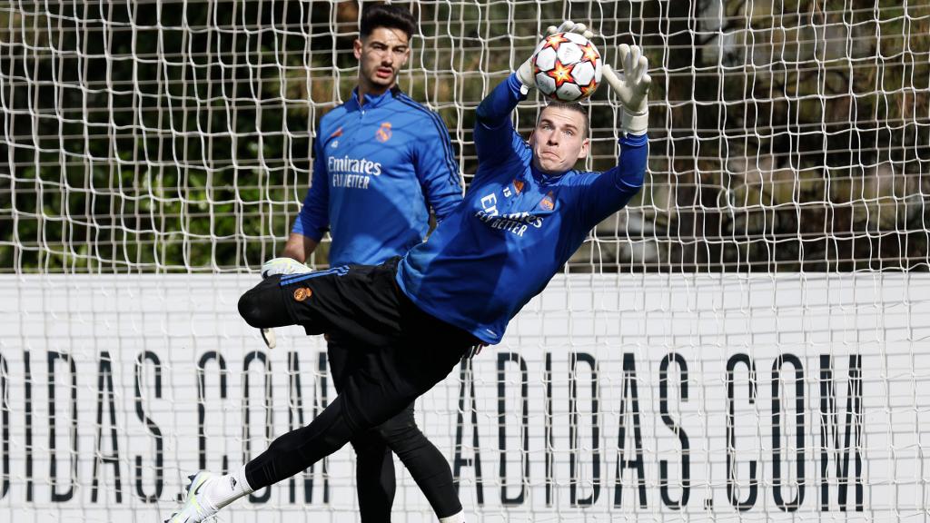 Andriy Lunin, en el entrenamiento del Real Madrid