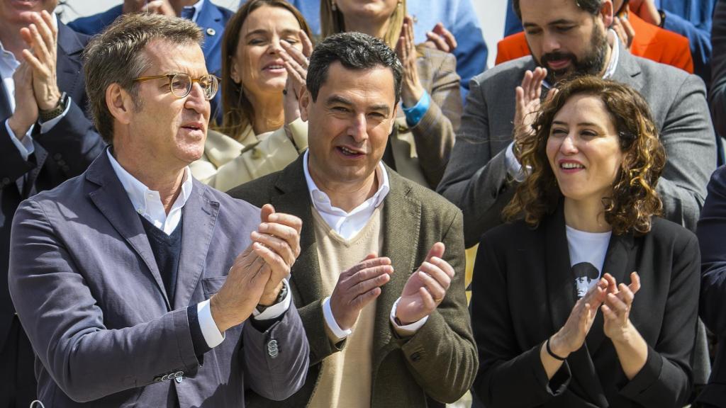 Alberto Núñez Feijóo, Juanma Moreno e Isabel Díaz Ayuso, en una imagen de archivo tras el XX Congreso Nacional del PP celebrado en Sevilla.