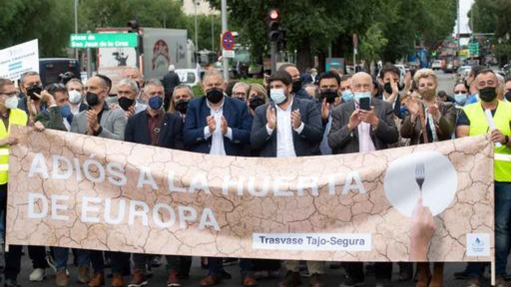 Lucas Jiménez, presidente de Scrats, y López Miras en la manifestación por el trasvase celebrada en mayo en Madrid.