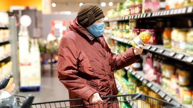 Con la inflación, muchos pierden mucho (y algunos ganan)