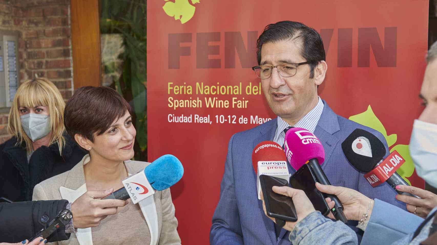 José Manuel Caballero, presidente de la Diputación de Ciudad Real, con la ministra Isabel Rodríguez. Foto: FENAVIN.