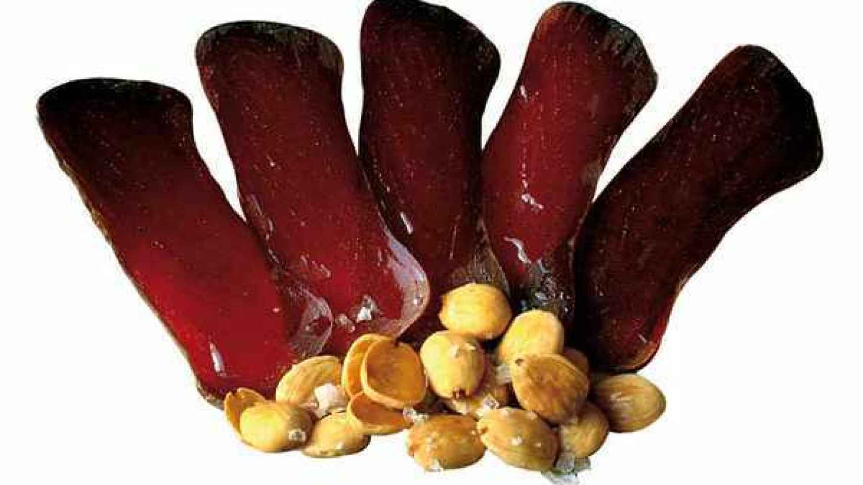 Mojama aliñada con frutos secos.