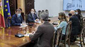 El president de la Generalitat, Ximo Puig, se reúne con representantes de la Federación Mediterránea de Estaciones de Servicio.