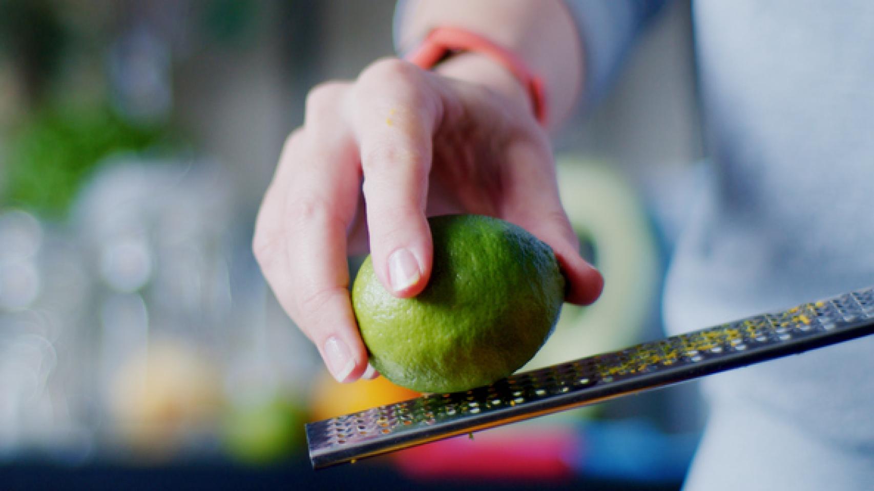 Estar rayado o estar rallado, rayarse o rallarse, ¿cómo se escibe?