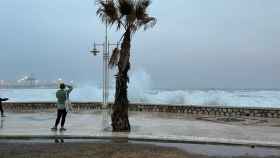 El temporal arrasa a pie de playa en Málaga