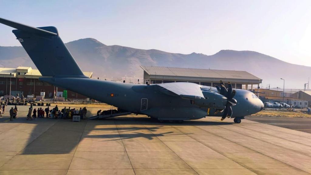 Un A400 español en el aeropuerto de Kabul, en el rescate de agosto de 2021.