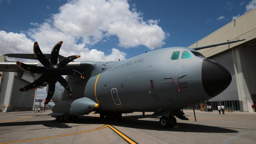 El primer A400M que se entregó en la fábrica de Airbus en Sevilla al Ejército del Aire español.