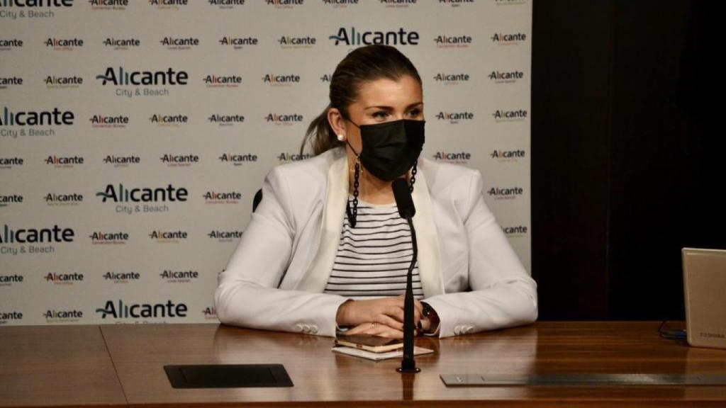 La vicealcaldesa de Alicante y concejal de Turismo, Mari Carmen Sánchez.