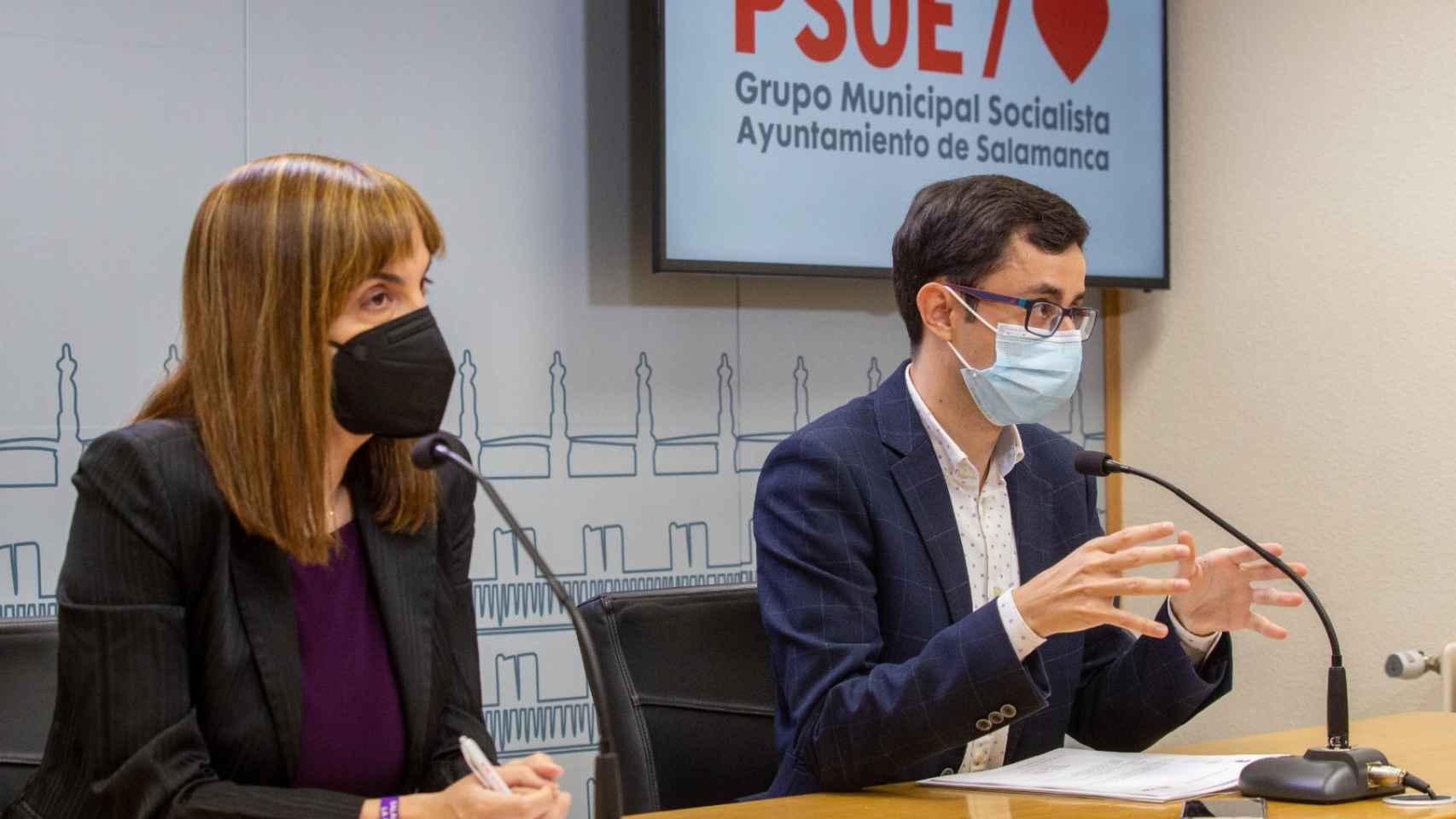 Los concejales socialistas José Luis Mateos y María Sánchez