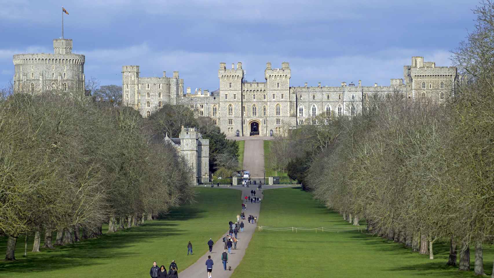 La intención de los duques de Cambridge es acercarse al Castillo de Windsor, donde la reina Isabel reside actualmente.
