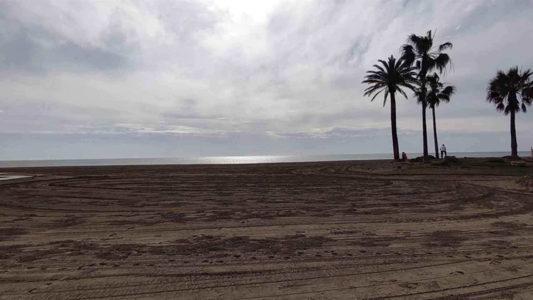 Imagen de archivo de la playa de los Álamos en Torremolinos antes de los temporales.