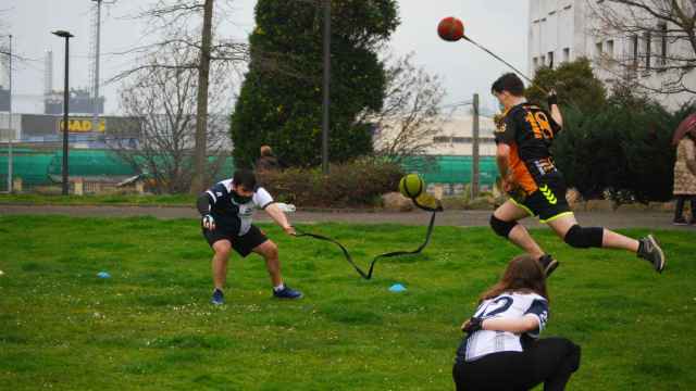 Una partida de jugger en el Parque Europa de A Coruña.