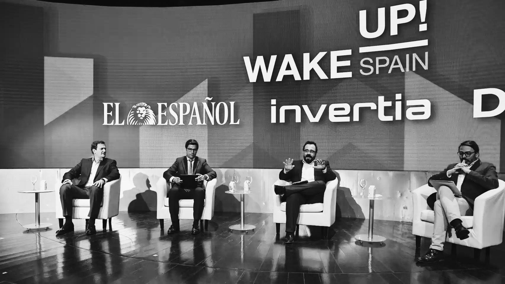 Pedro Sánchez dialoga con los agentes sociales.