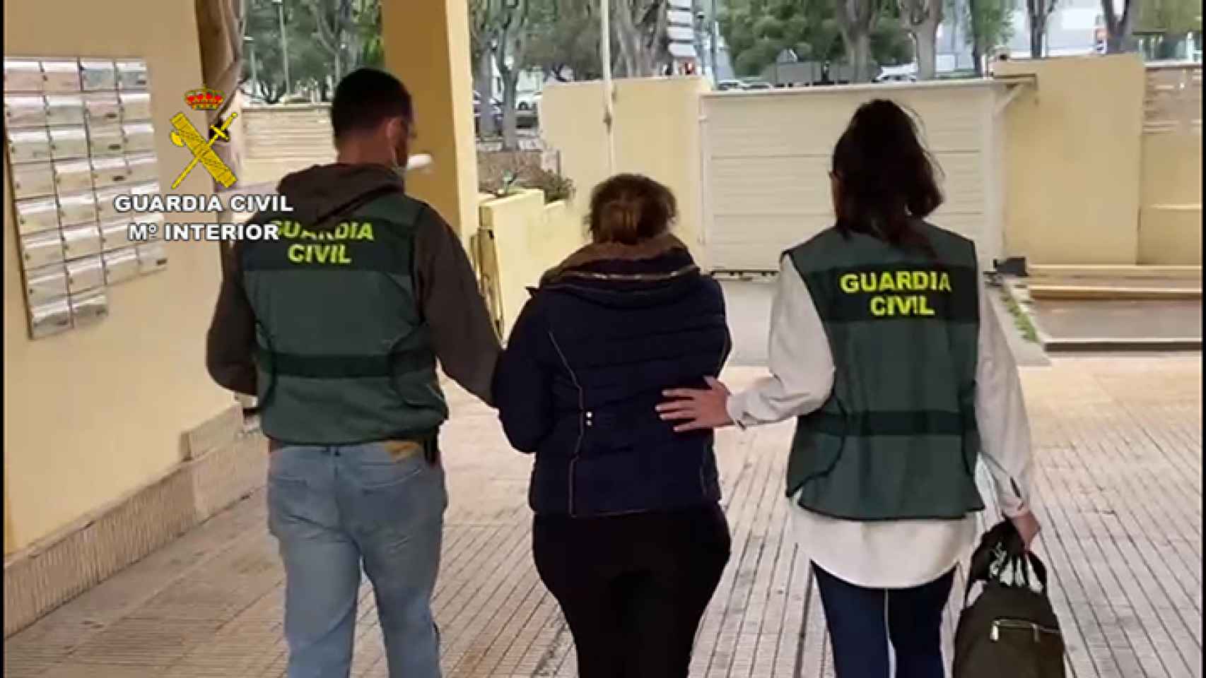 La Guardia Civil ha detenido a tres personas por la estafa de los sofás.