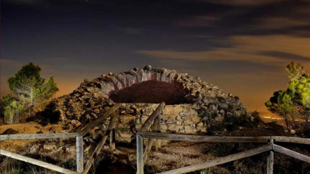 Cava de la habitación en la Sierra de Mariola.