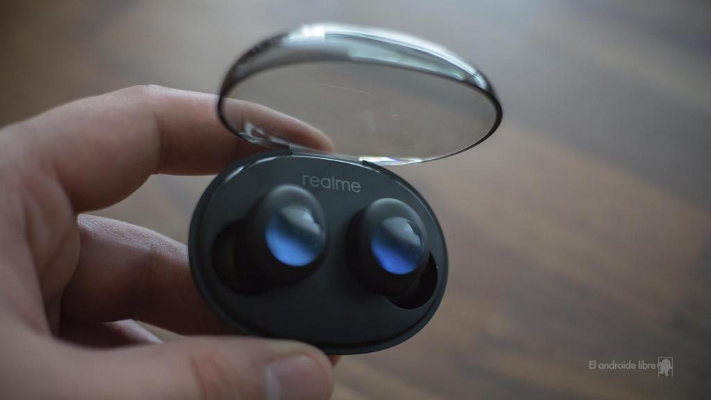 realme Buds Q2S caja con auriculares