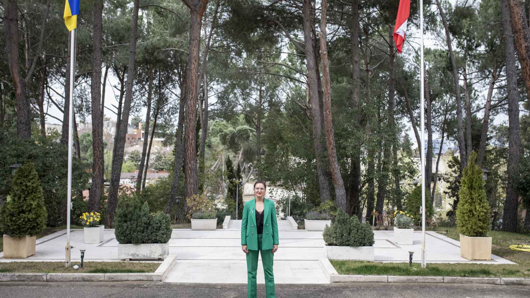 Karina Wegrzynowska, a las puertas de la embajada de Polonia en Madrid.