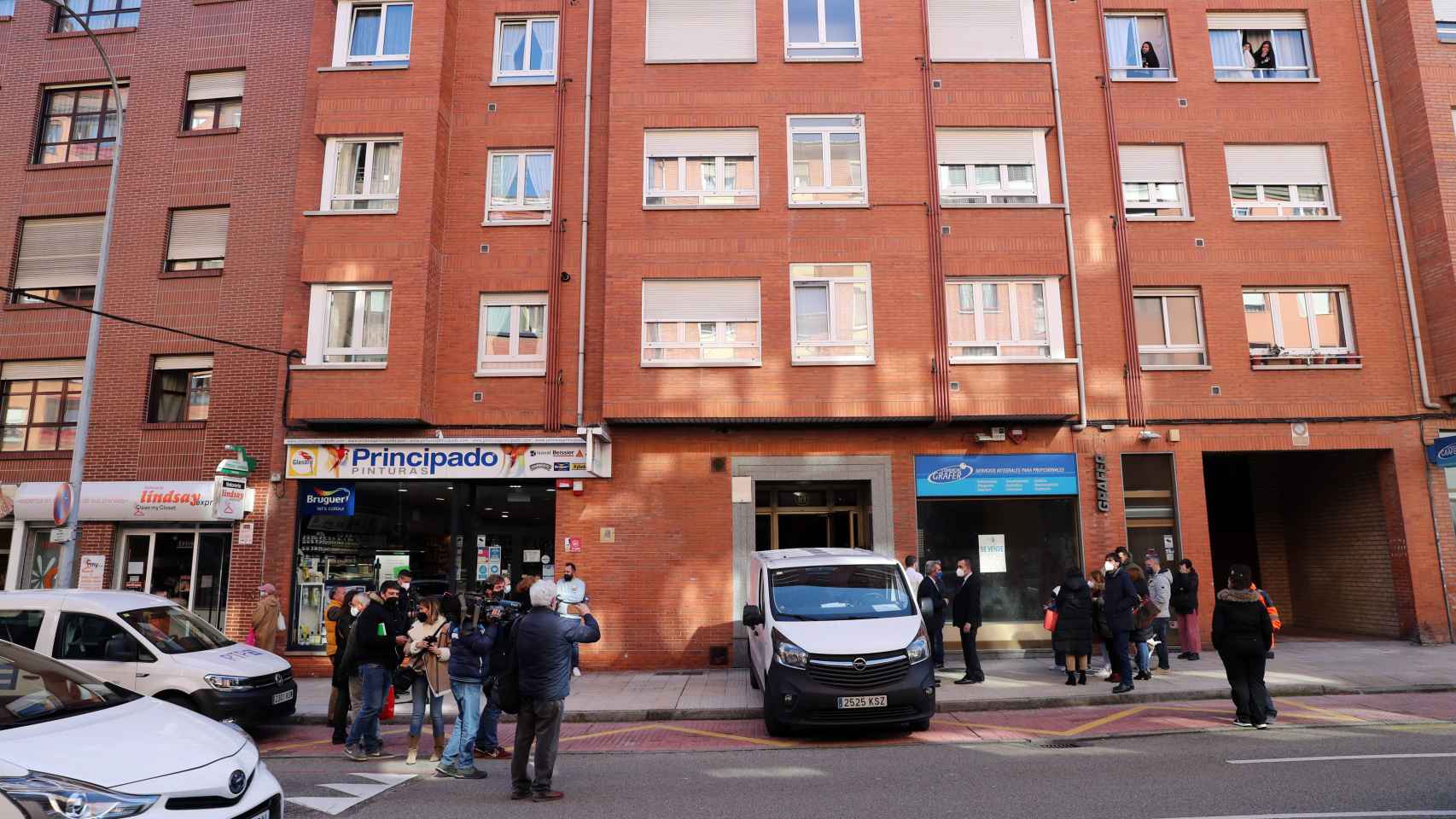 El edificio de Oviedo en el que vivían tanto la asesinada como el agresor.