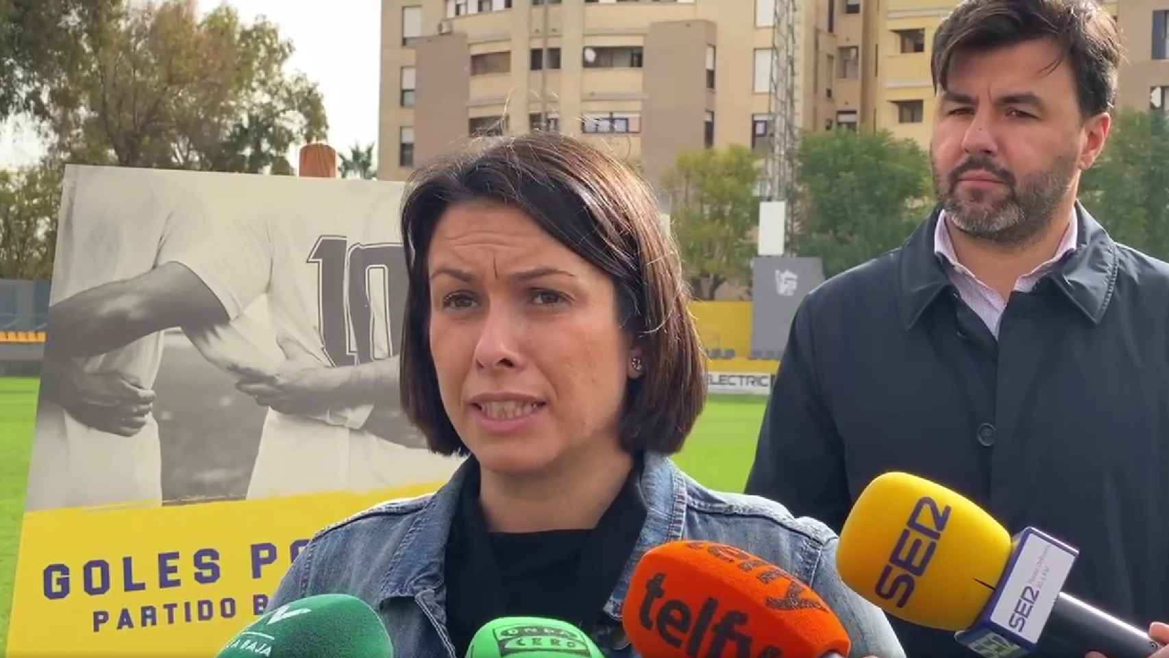 Carolina Gracia (PSPV-PSOE) y José Francisco Aix (Cs), en un partido solidario de Orihuela.