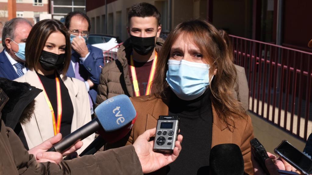 Rocío Lucas en su visita de hoy en Palencia