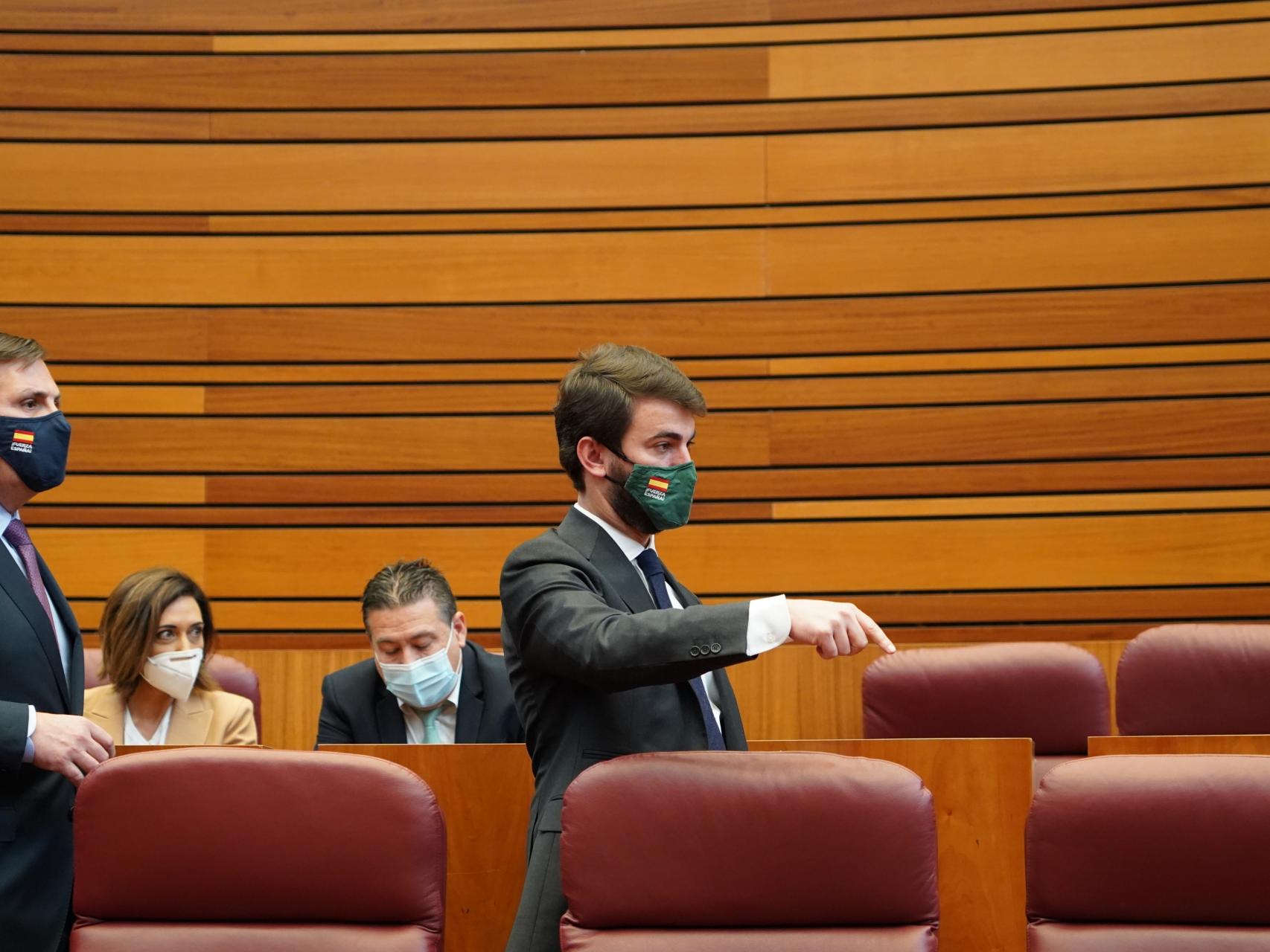 El nuevo vicepresidente de la Junta, Juan García-Gallardo, durante el pleno de constitución de las Cortes, el pasado 10 de marzo. / ICAL