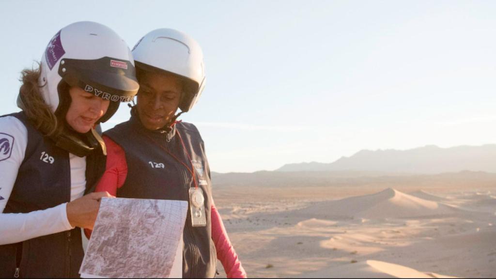 Nena Barlow y Chris Mayne en el tramo de Dumont Dunes del Rebelley Rally