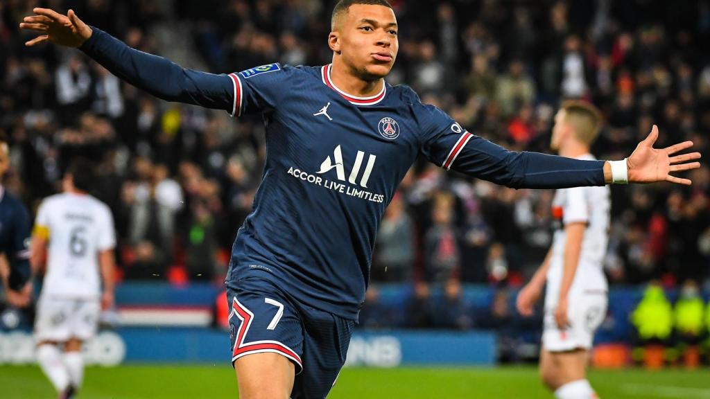 Kylian Mbappé, celebrando un gol con el PSG en la temporada 2021/2022