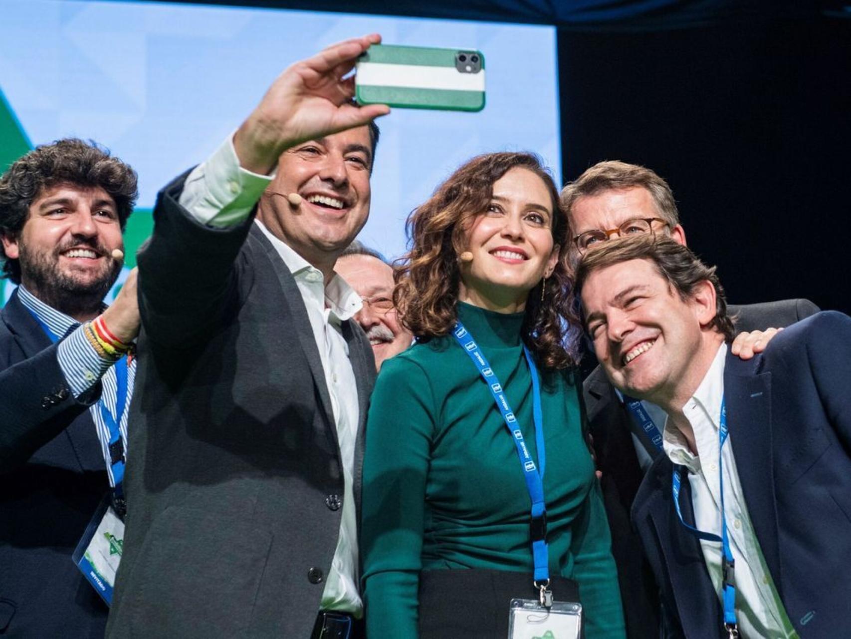 Juanma Moreno y otros barones del PP adelantarán elecciones si Sánchez convoca las generales en los próximos 9 meses
