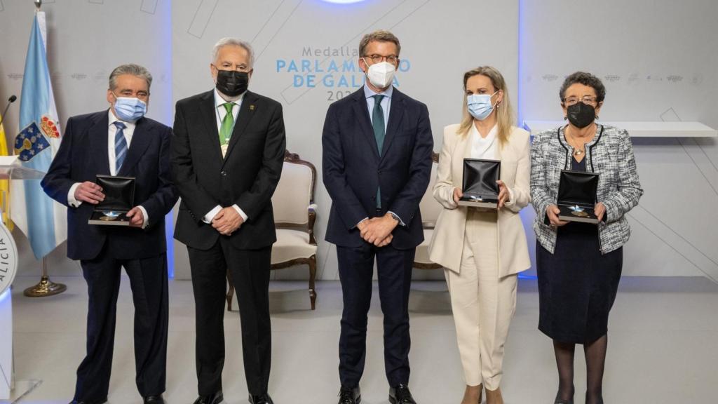 El presidente de la Xunta, Alberto Núñez Feijóo, participa en la entrega de las Medallas del Parlamento de Galicia.