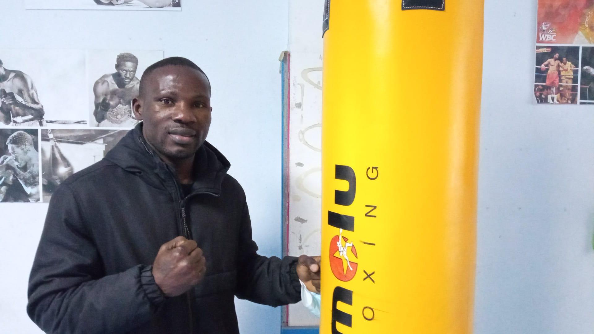 Dani Moukoko en la escuela de boxeo Azteca Box (Foto: Quincemil)