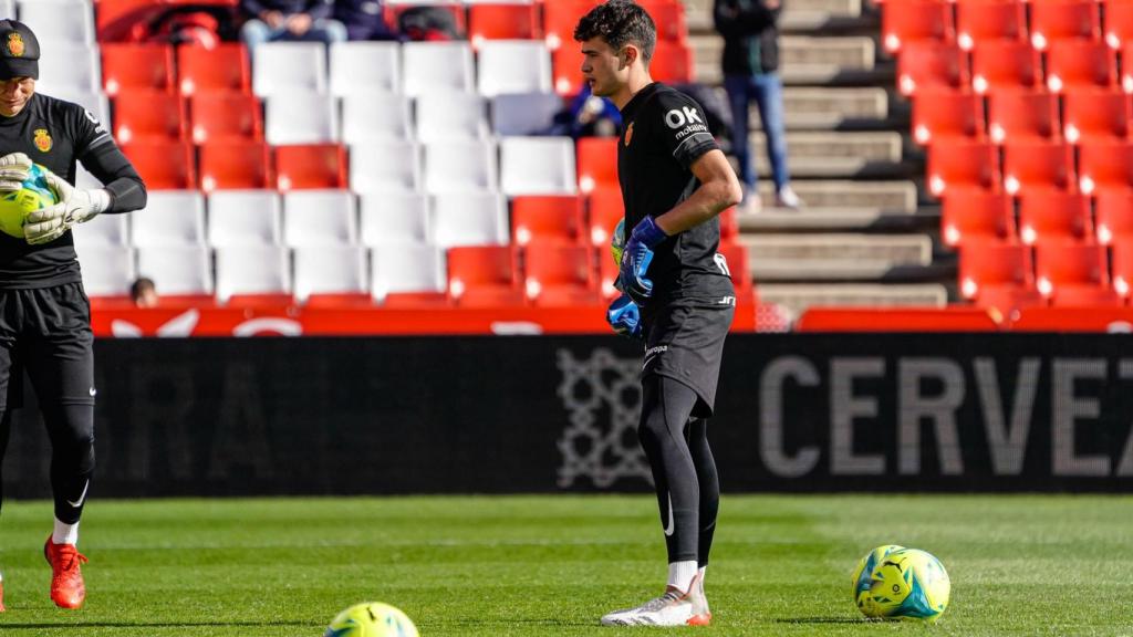 Ferran Quetglas, en un calentamiento con el primer equipo del RCD Mallorca.