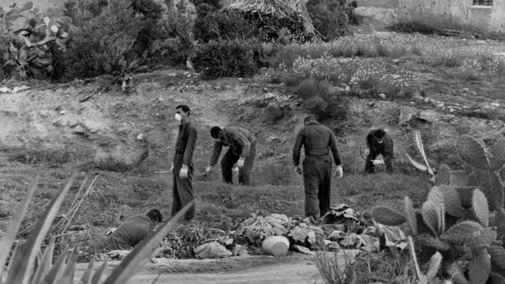 Militares estadounidenses, durante la única descontaminación que ha tenido Palomares.
