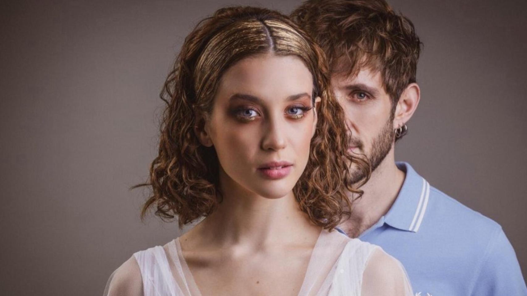 María Pedraza y Jota Linares trabajan juntos por segunda vez en 'Las niñas de cristal', el nuevo estreno de Netflix.