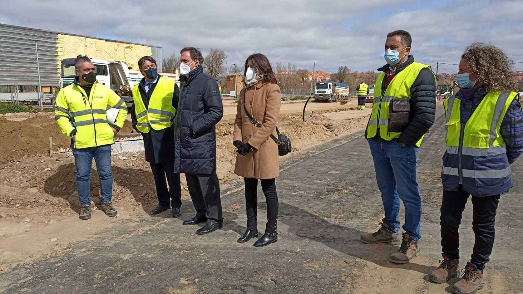 El alcalde de Salamanca visita las obras que se acometen en la ribera del Tormes, a la altura de Salas Bajas