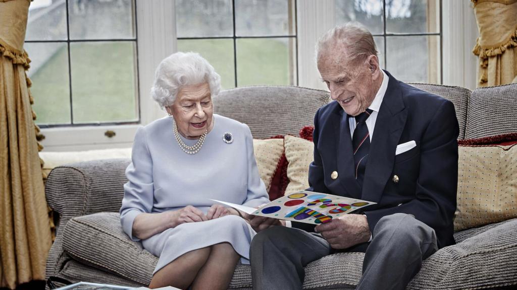 La reina Isabel y el duque de Edimburgo en su aniversario.