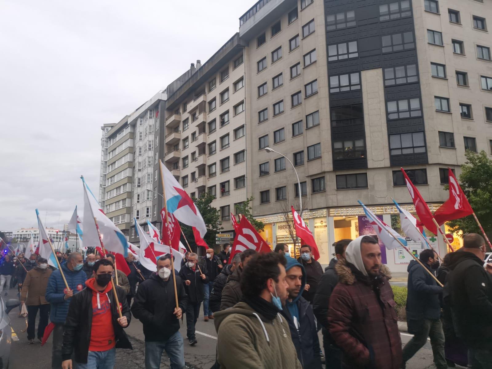 Varios de los trabajadores que participaron en la protesta (Quincemil).