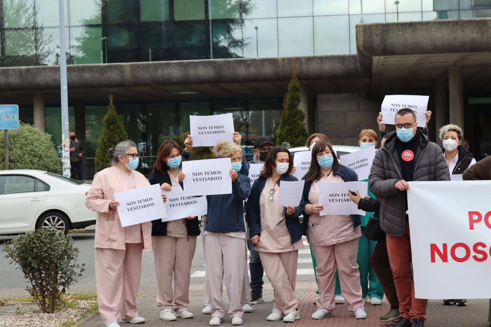 La concentración de CIG-Saúde ante el Hospital Clínico (CIG).