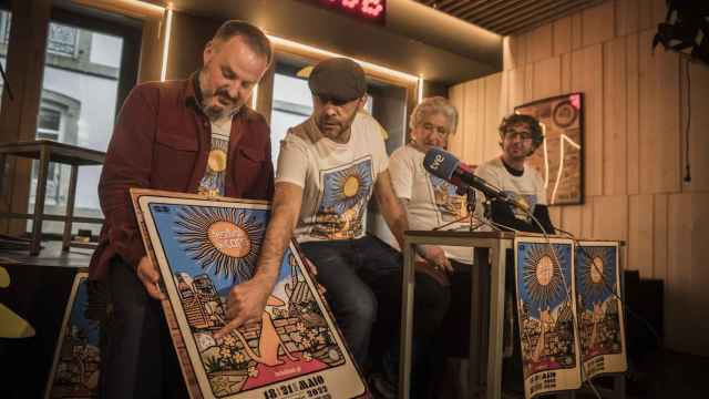 Pablo Rodríguez, Alfonso Pato, la señora Alicia y César Lourido, durante la presentación del Festival de Cans.