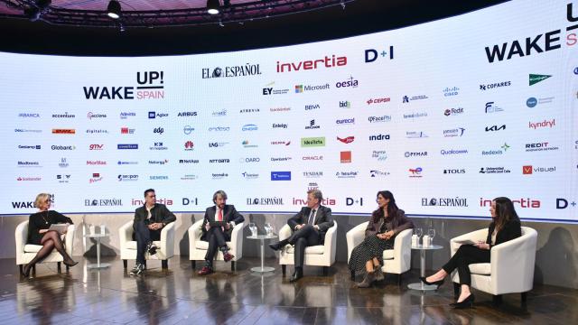 De izquierda a derecha: Pilar Troncoso Conlin, fundadora y vicepresidenta de OARO; Javier Mira, presidente y CEO de FacePhi; Fernando Aguilar, director de Experis Manpowergroup;  Javier Zubieta, director de Marketing y Comunicación Secure e-Solutions de GMV; Ursula O'Kuinghttons, director of Public Relations at Parity Technologie ; y Olga Peñascal Díaz, gerente de Ciberseguridad del Grupo Oesía .