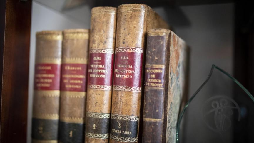 Libros de Ramón y Cajal en casa de Sarasa.