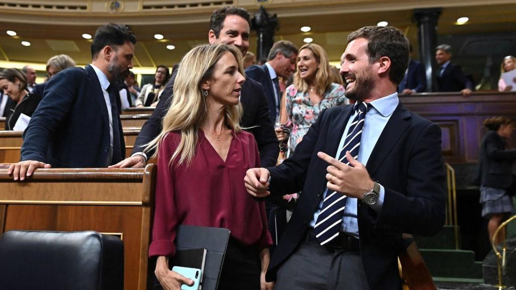 Cayetana Álvarez de Toledo junto al expresidente del PP, Pablo Casado, en el Congreso de los Diputados.