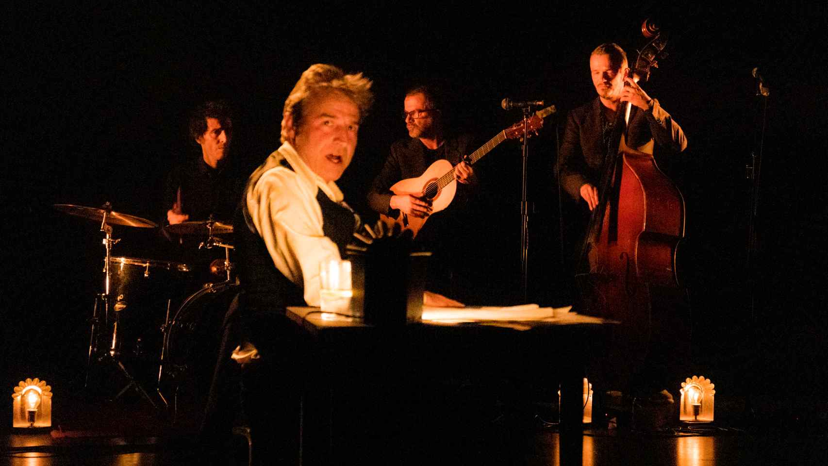 Alberto San Juan y los músicos en un momento de 'Lorca en Nueva York'. Foto: Miguel Pla