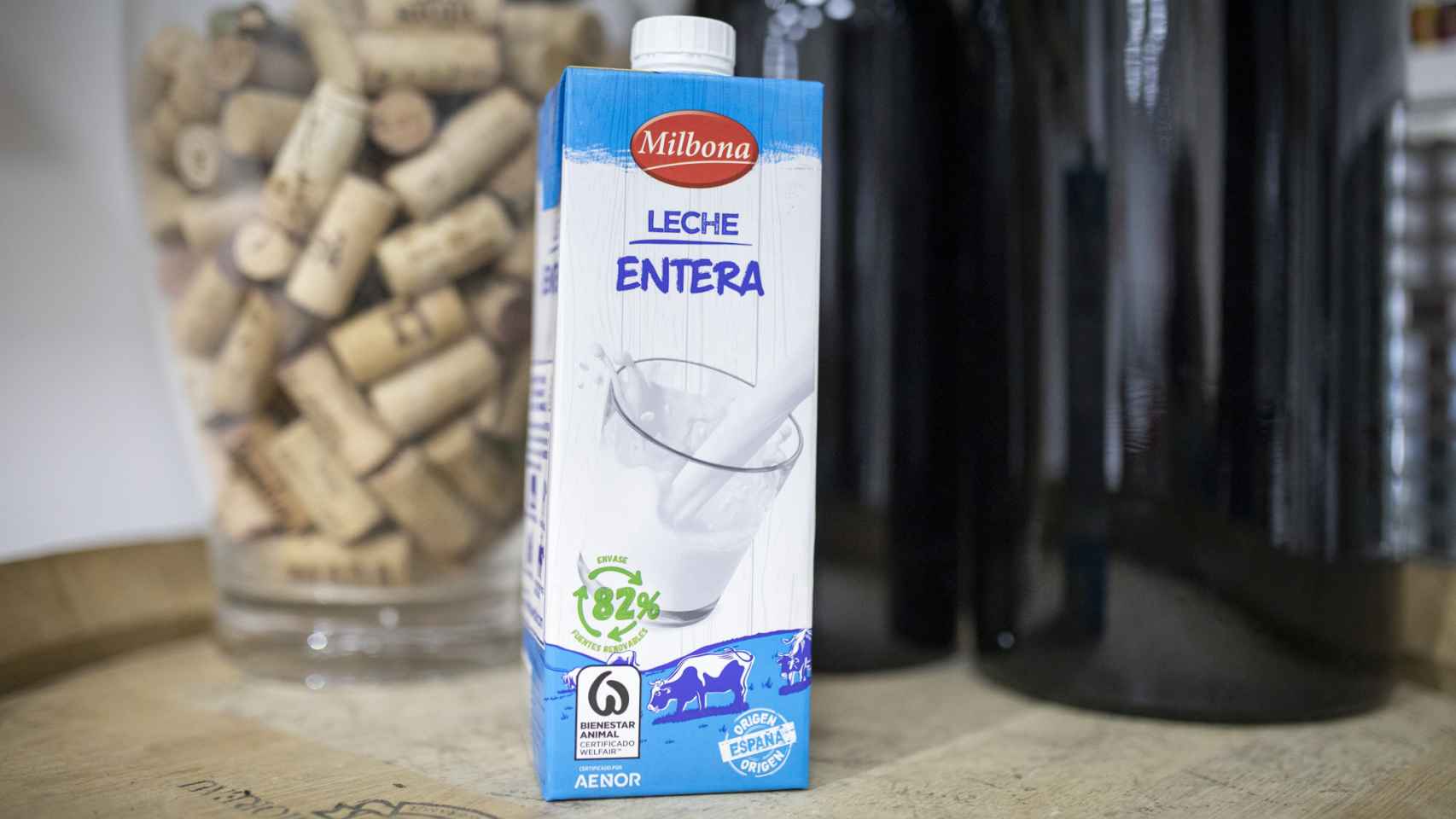 La leche entera de Milbona, la marca blanca de los lácteos de Lidl.