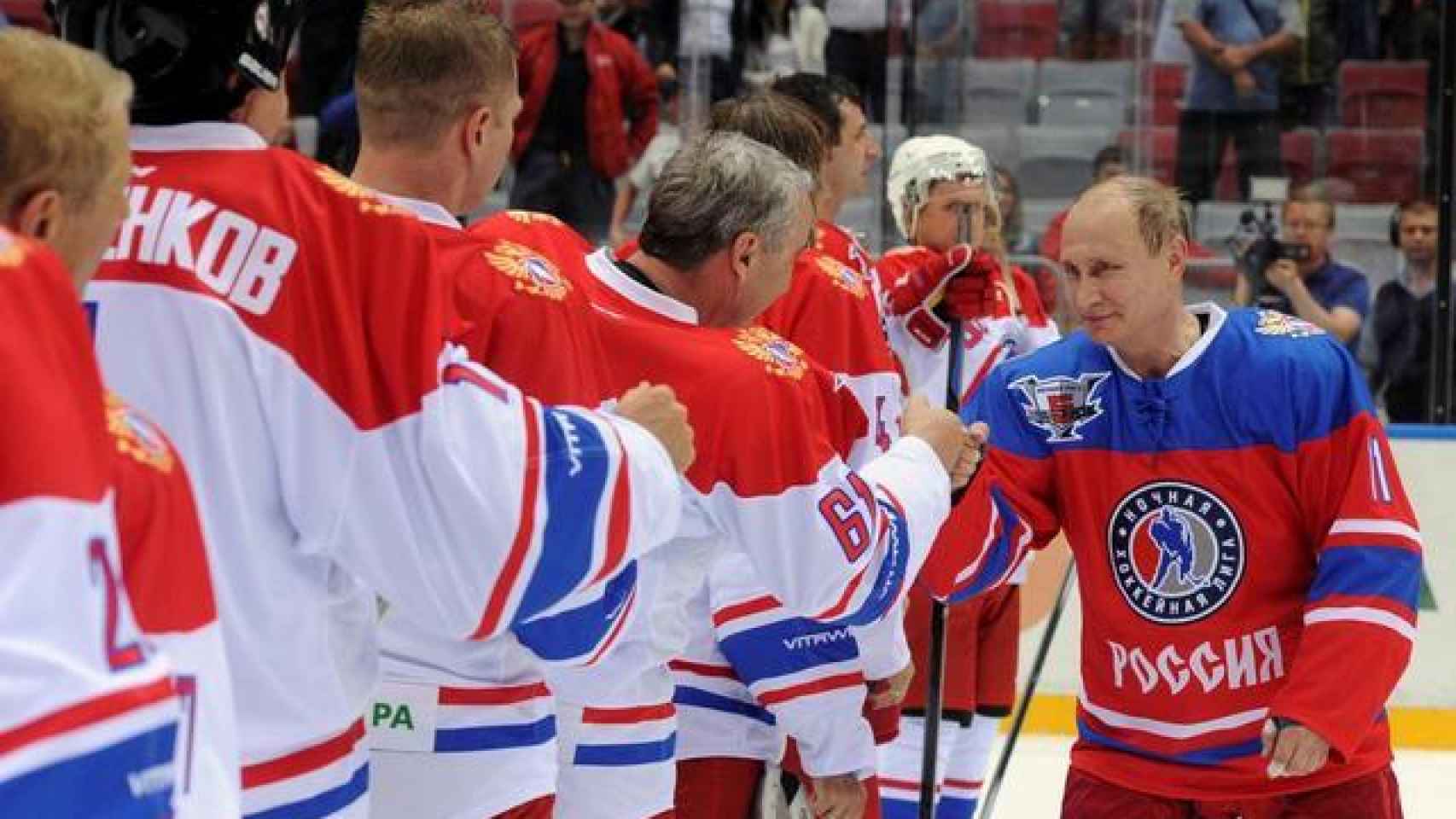 Vladimir Putin durante un partido de hockey sobre hielo