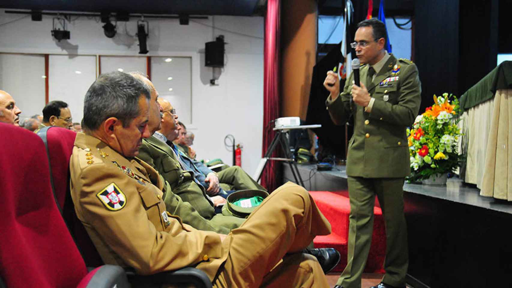 El coronel Pedro Baños, durante una charla.