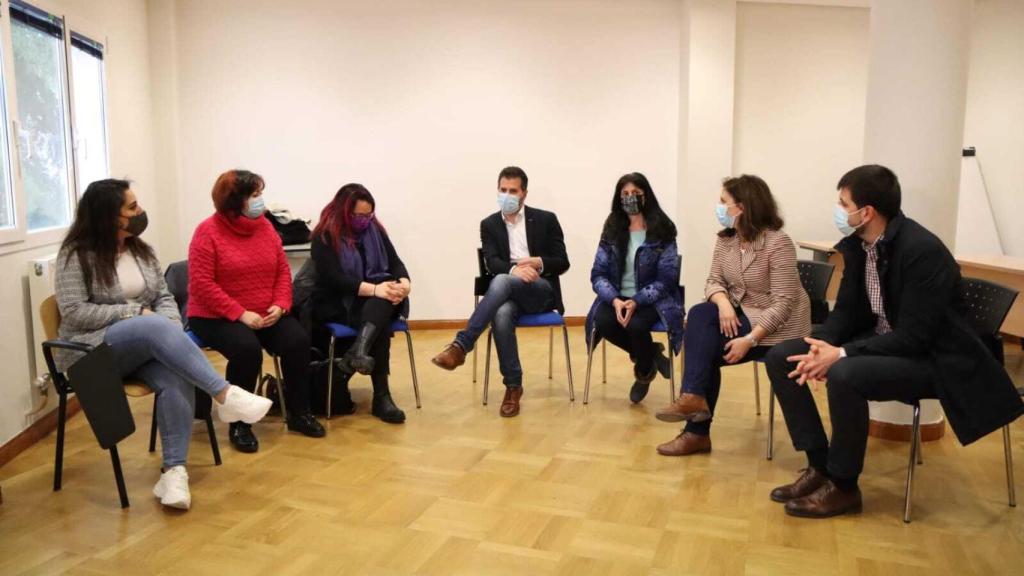 Tudanca visita una asociación feminista en Burgos