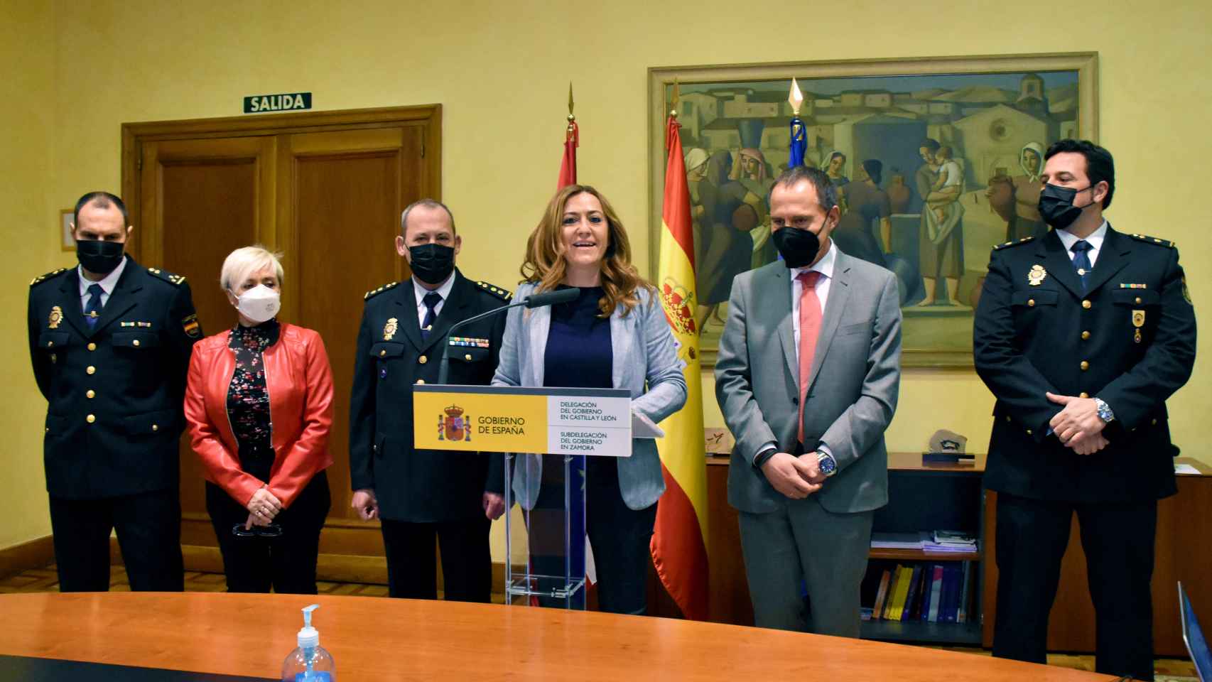La subdelegada del Gobierno en Castilla y León, Virginia Barcones; el subdelegado del Gobierno en Zamora, Ángel Blanco, y los responsables policiales de la operación