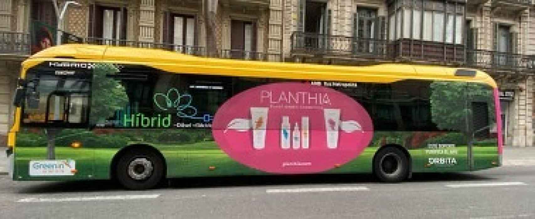 Un autobus que capta CO2 en Barcelona