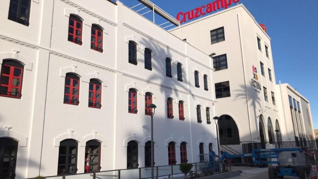 Edificio de Cruzcampo con fachada sostenible